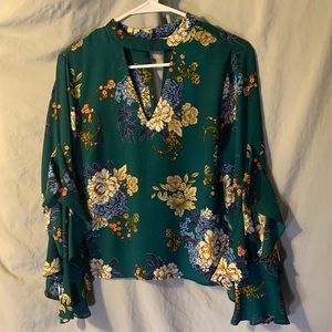 Flared sleeve formal shirt